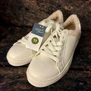 NWT Universal Thread Sherpa Sneakers